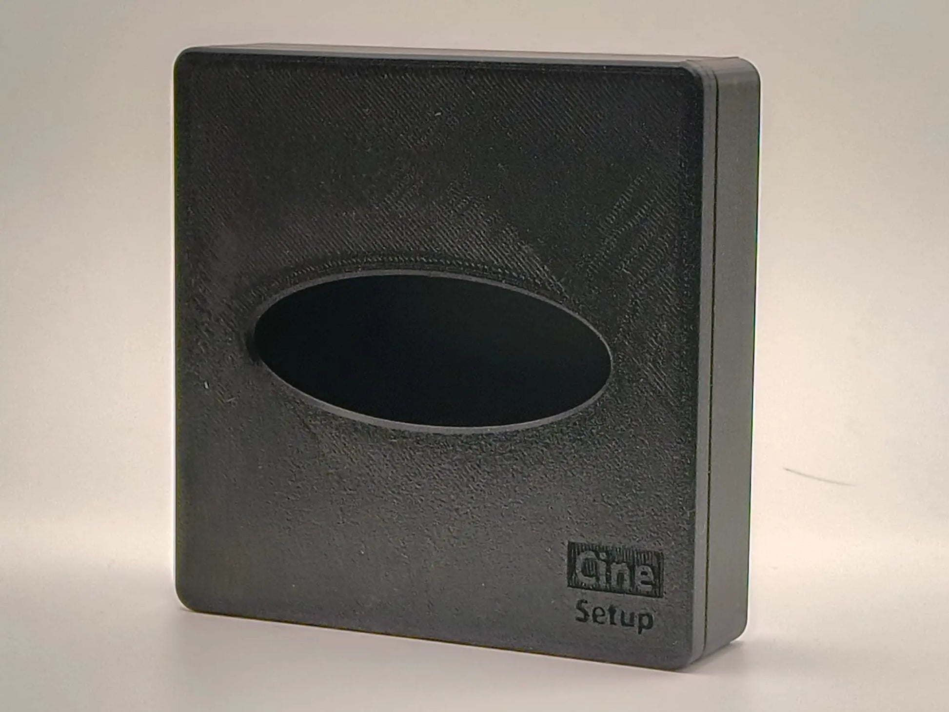 KimtechBox_schwarz_geschlossen_stehend